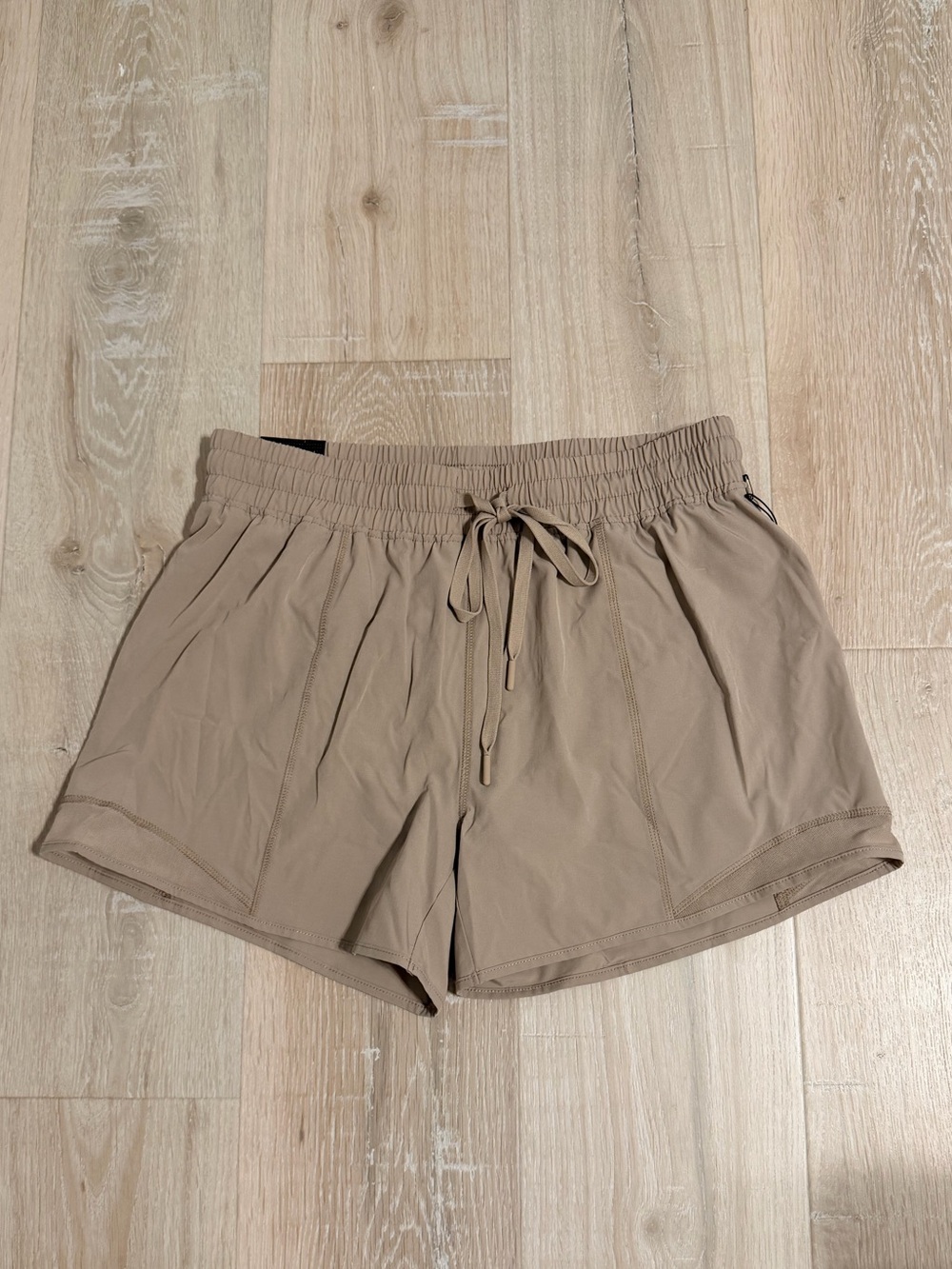 Tahari Performance Lightweight Drawstring Athletic NWT Shorts Taupe Size Large
